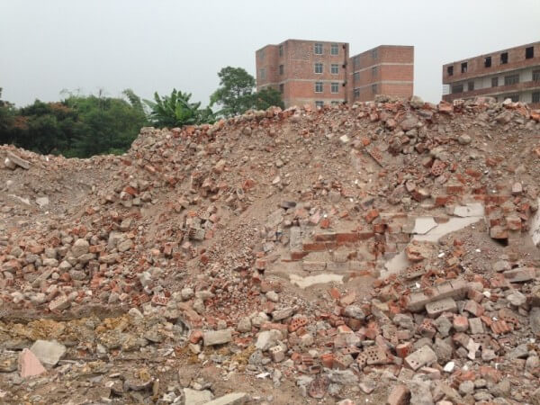 破碎砖渣用什么机械？建议使用锤式粉碎机