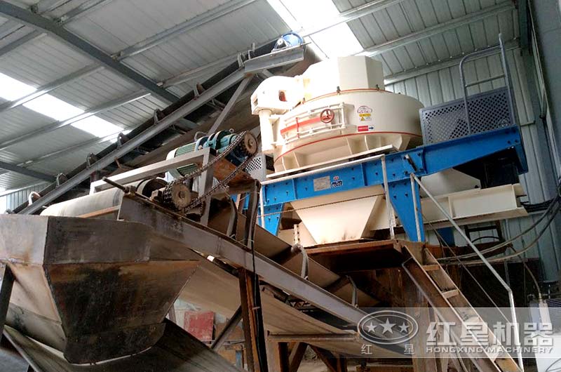 河石碎沙机多少钱？生产出来的人工沙与河沙有什么区别？