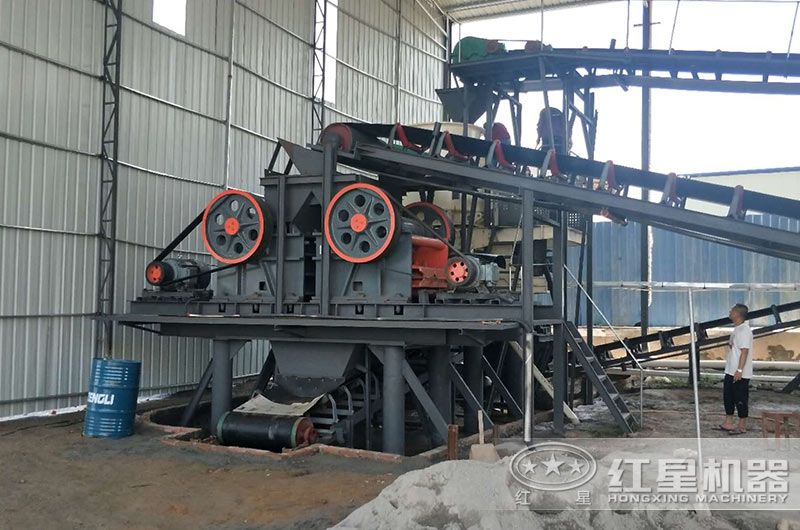 颚式碎裂设备的颚板有什么作用？宜采用哪种材料制作？